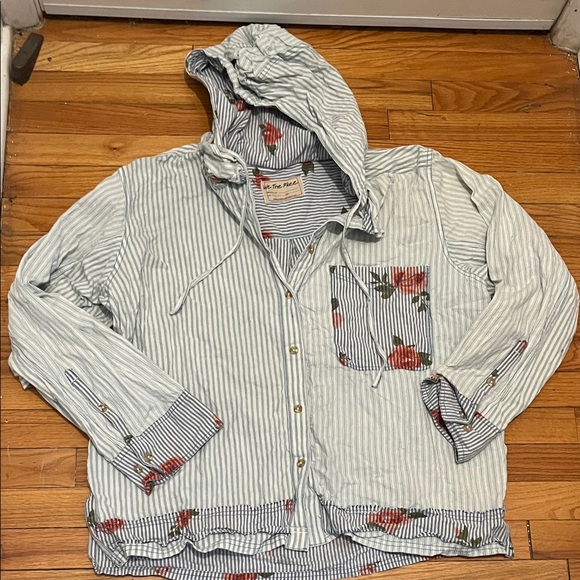 We The Free - About To Slide Hoodie Shirt - Picture 4 of 6